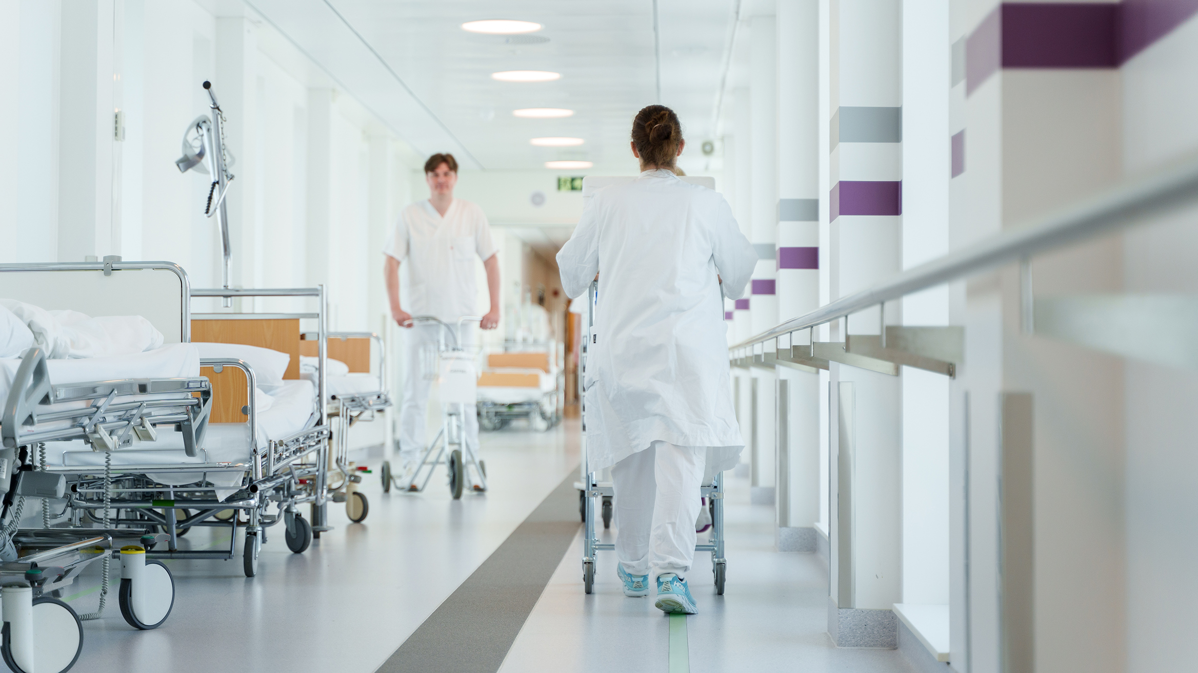 Unlocking capacity by coordinating cleaning and discharge for faster bed turnover