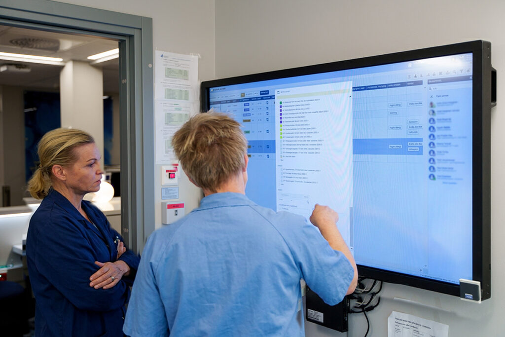 Nurses working with a digital whiteboards and a checklist
